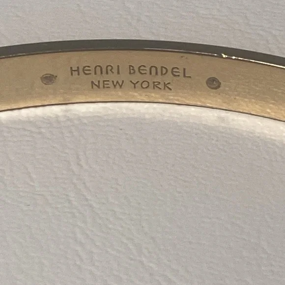 Henri Bendel gold tone and leather choker. - Picture 3 of 3